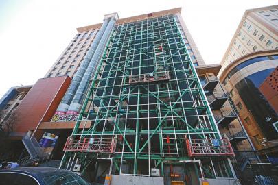 濟(jì)南泉城路商圈現(xiàn)15層車庫 停車量是原來10倍