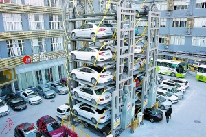 廣州現(xiàn)立體車庫7層高如摩天輪 4個(gè)車位容納24輛車